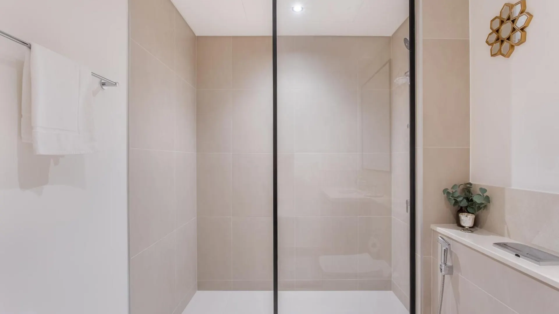 Downtown Luxury 2 Bed Apartment Dubai United Arab Emirates