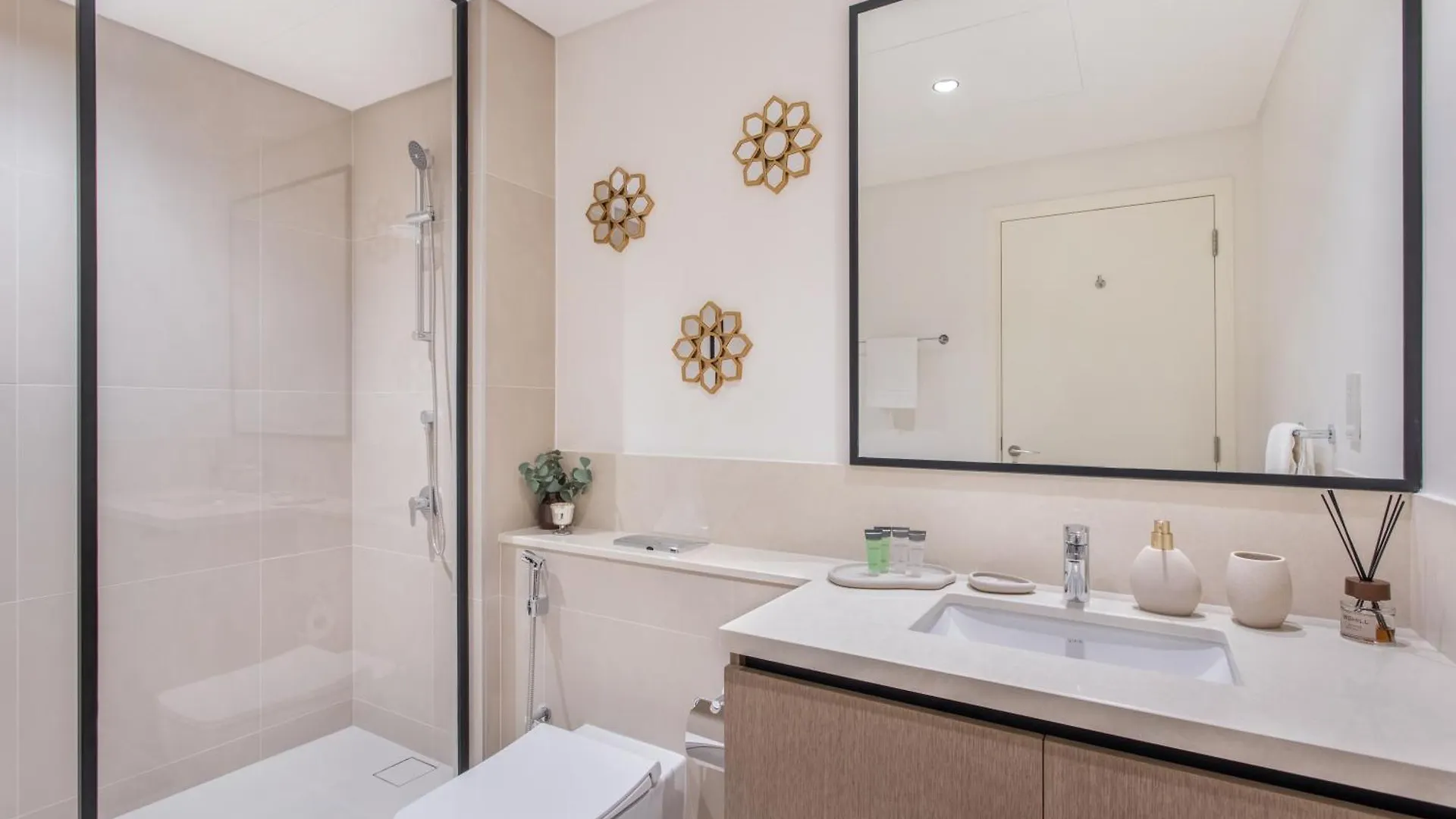Downtown Luxury 2 Bed Apartment Dubai 0*,  United Arab Emirates