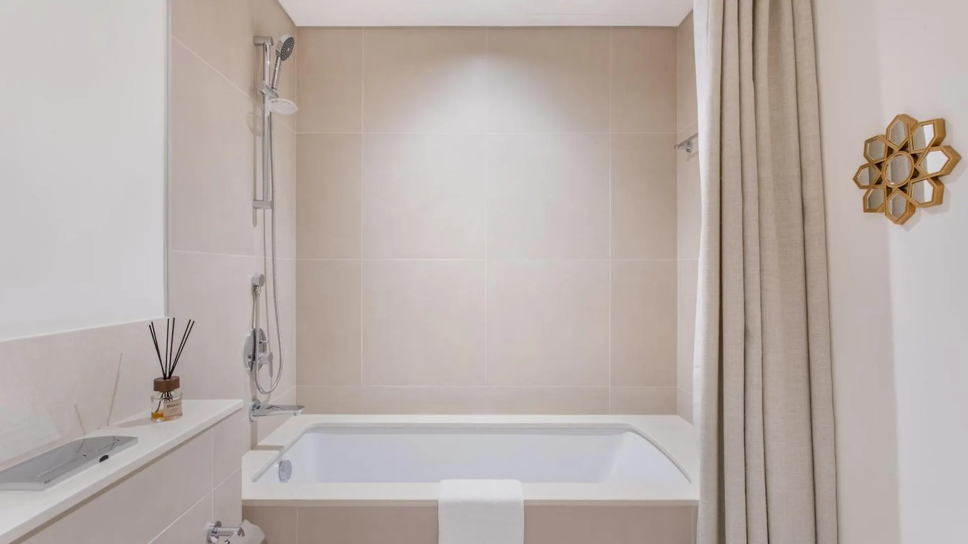 Downtown Luxury 2 Bed Apartment Dubai
