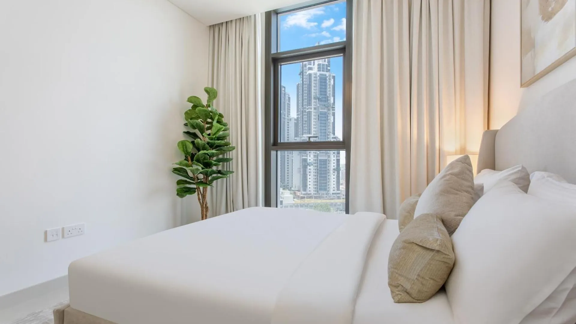 Downtown Luxury 2 Bed Apartment Dubai