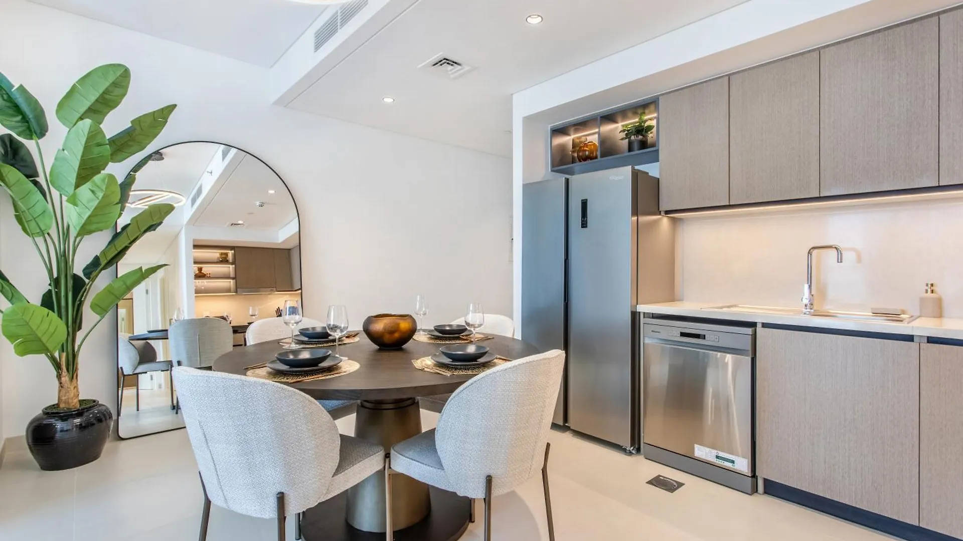 Downtown Luxury 2 Bed Apartment Dubai